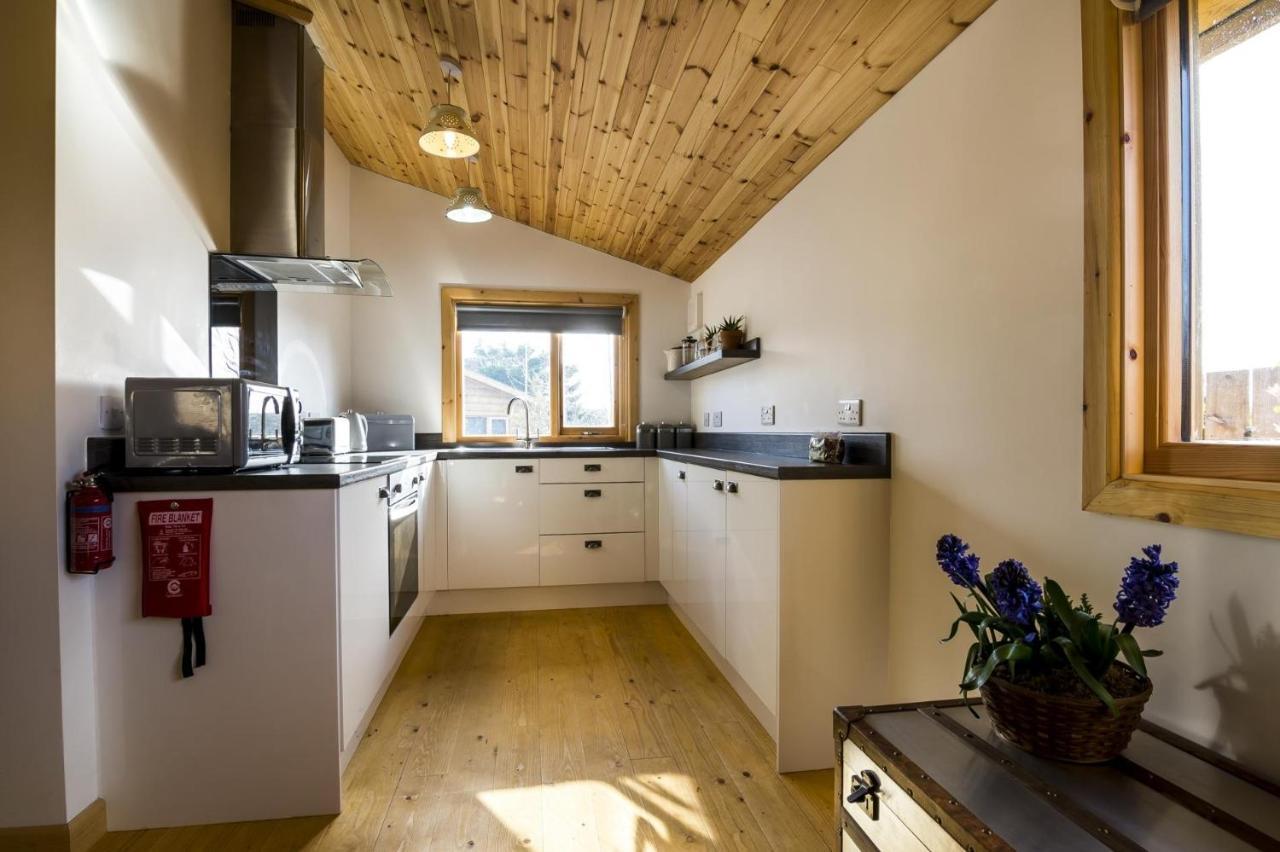Saint Florence Laurel Lodge - 2 Bedroom Log Cabin - St Florence מראה חיצוני תמונה