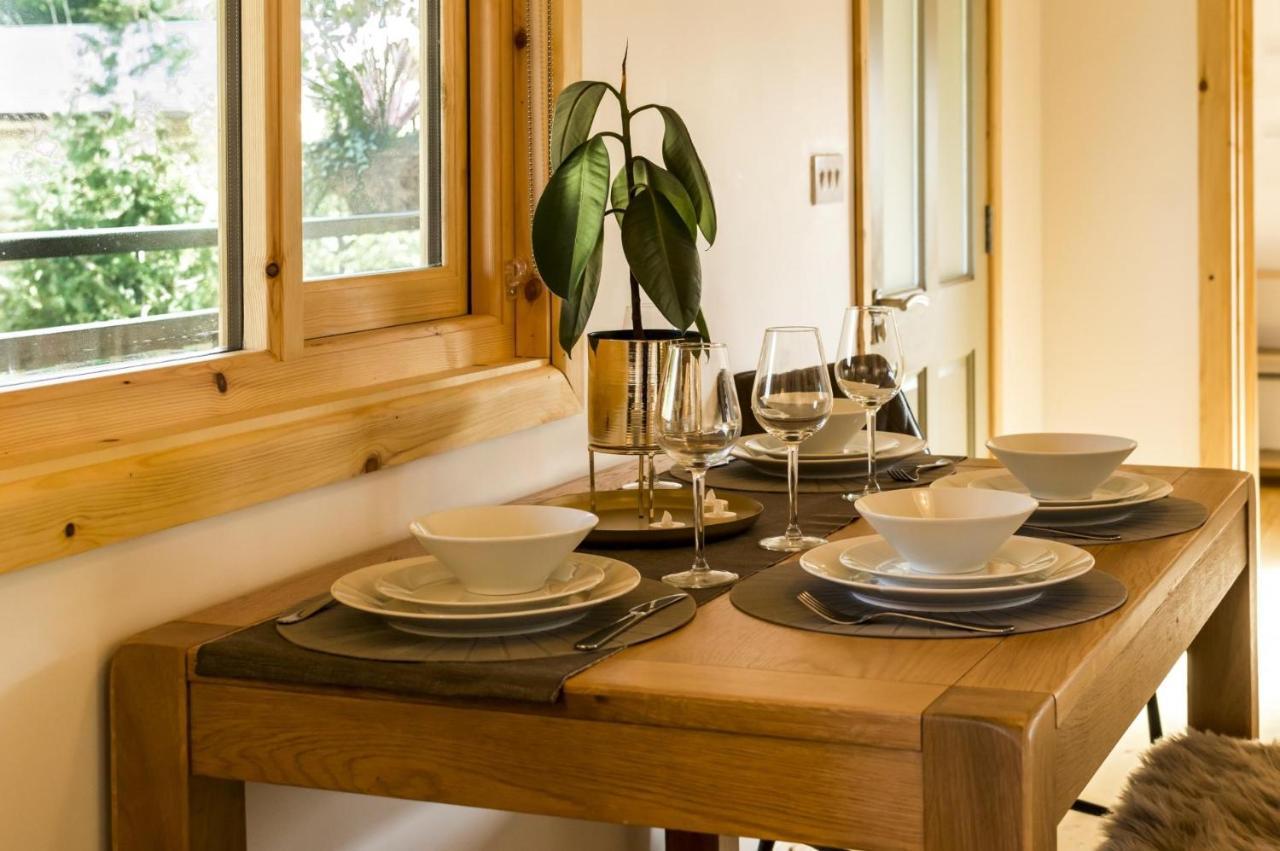 Saint Florence Laurel Lodge - 2 Bedroom Log Cabin - St Florence מראה חיצוני תמונה